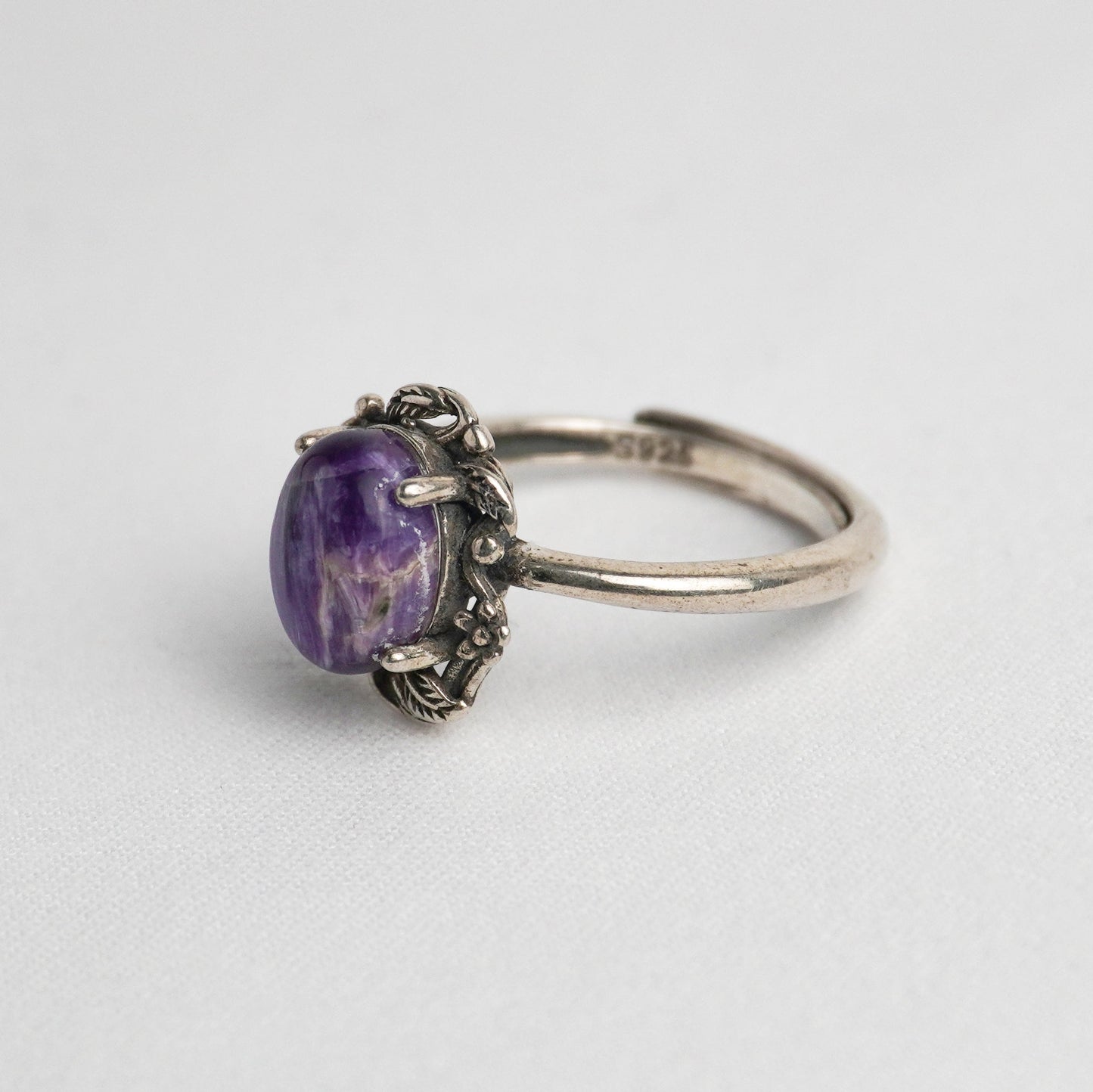Anello in argento 925 con charoite naturale