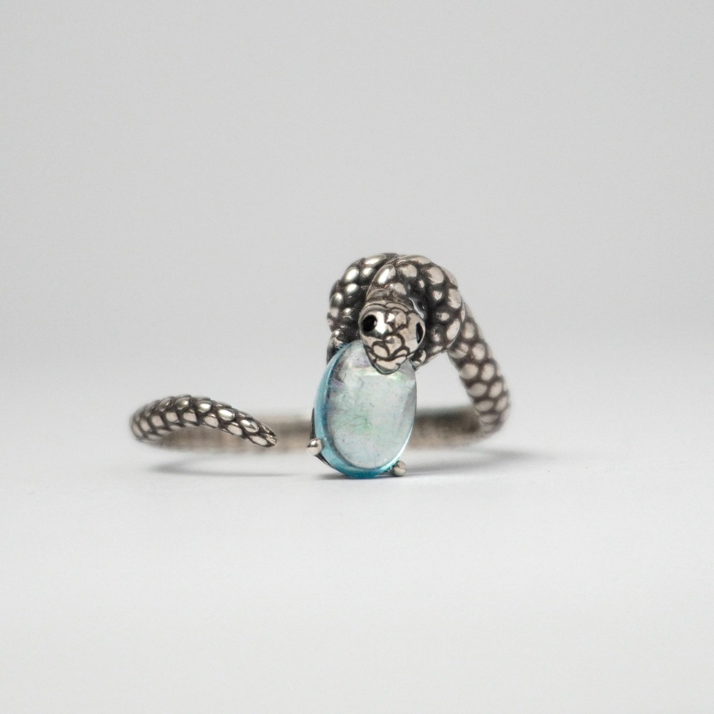 Anello in argento 925 con acquamarina – Design serpente