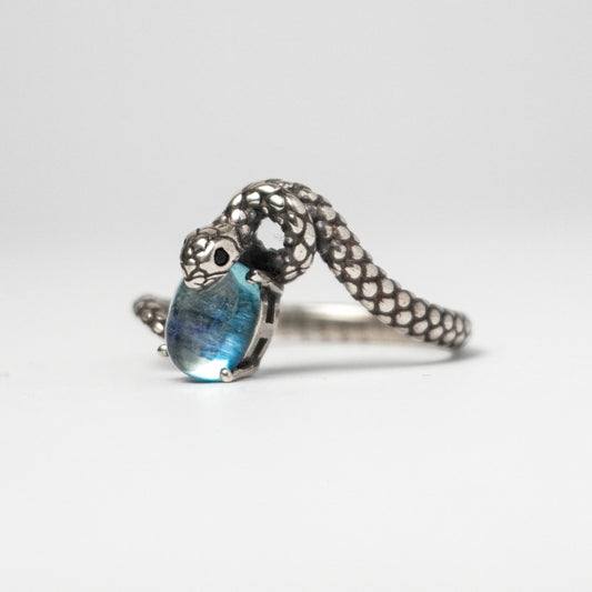 Anello in argento 925 con acquamarina – Design serpente