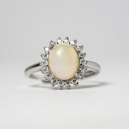 Anello in Argento 925 con Opale Bianco – Stile Floreale