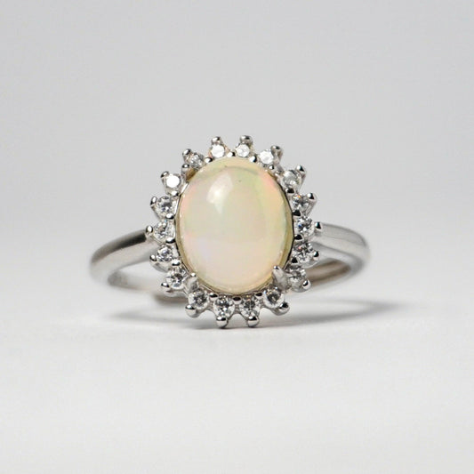 Anello in Argento 925 con Opale Bianco – Stile Floreale