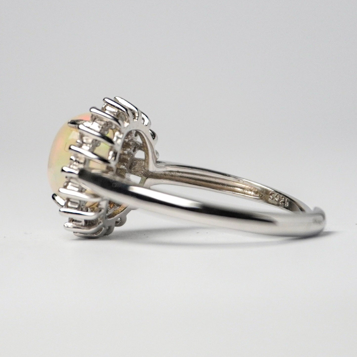 Anello in argento 925 con Pietra del Sole – Design Floreale