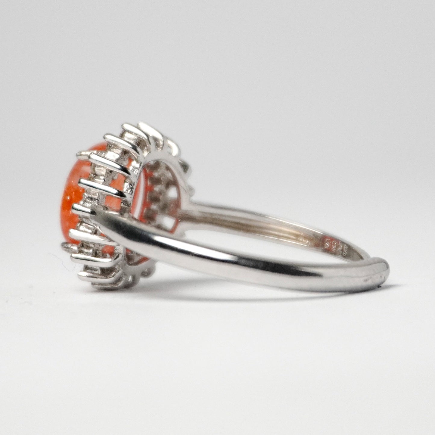 Anello in argento 925 con Pietra del Sole – Design Floreale