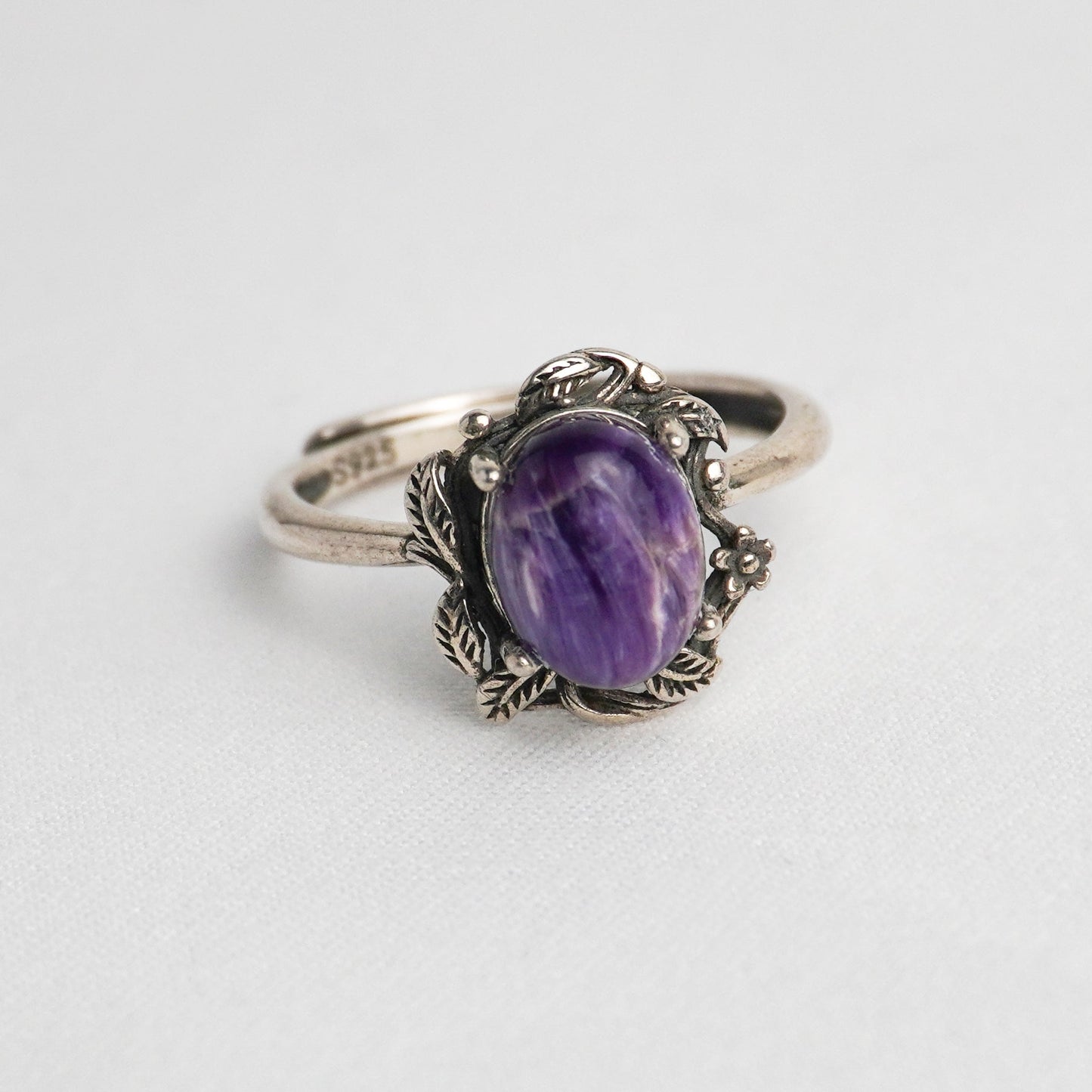 Anello in argento 925 con charoite naturale