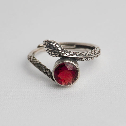 Anello in argento 925 con granato – Design serpente
