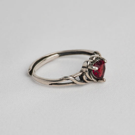 Anello in argento 925 con granato - Design Cuore