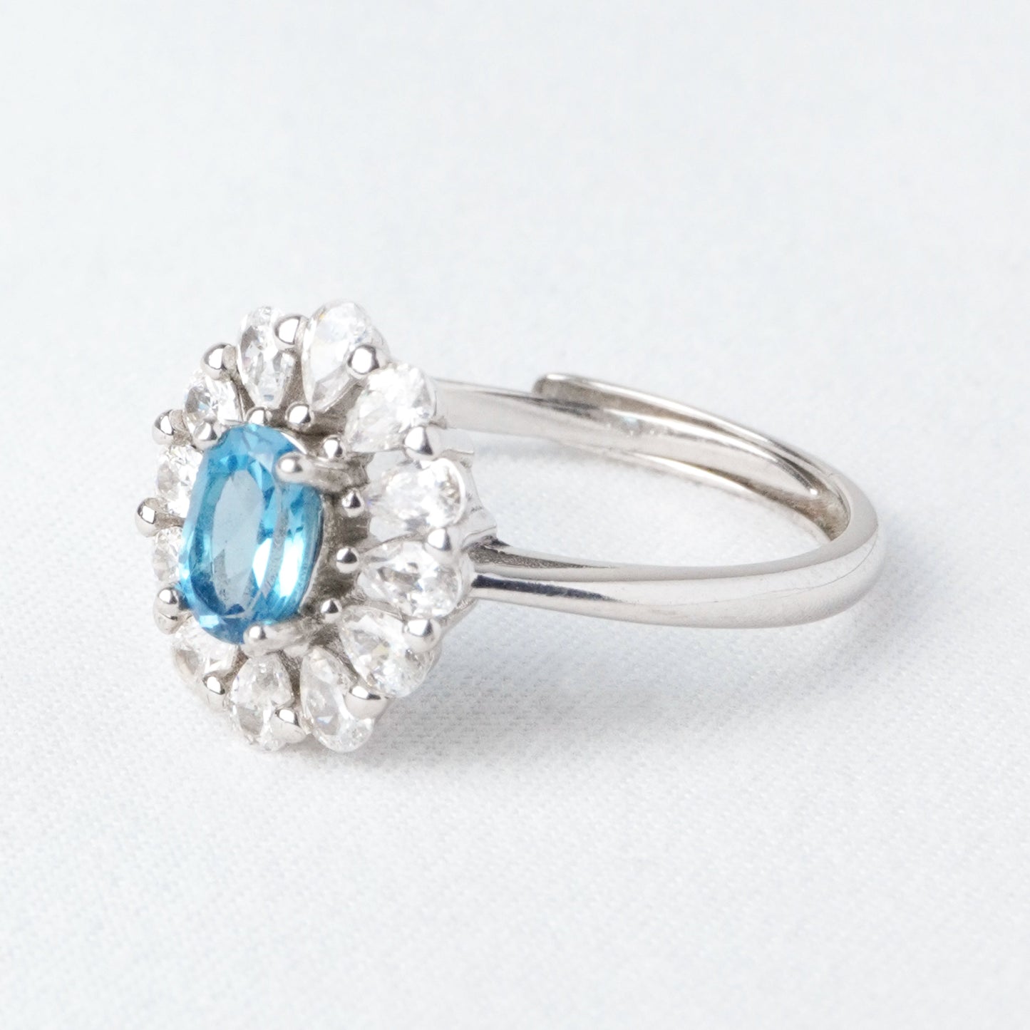 Anello Fiore di Luce – Topazio London Blue