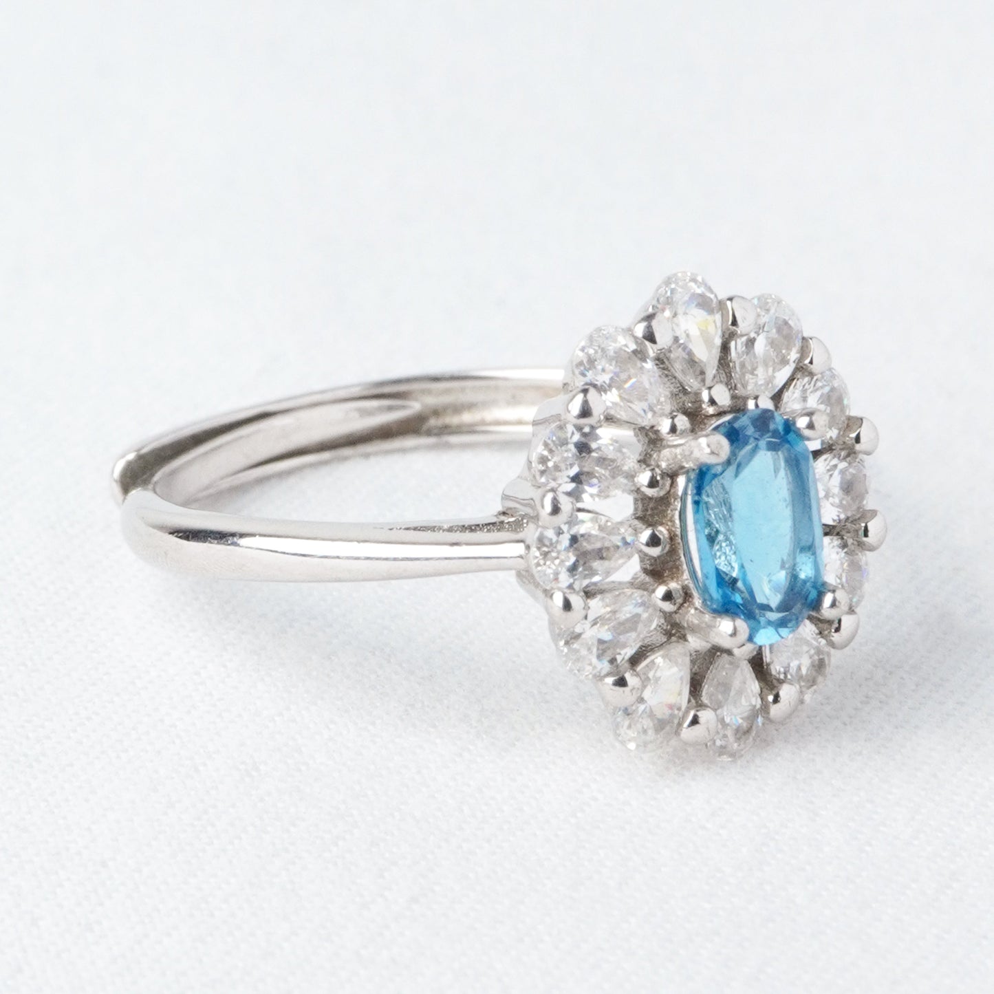 Anello Fiore di Luce – Topazio London Blue